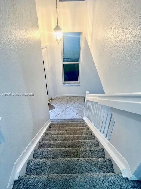 合同活跃: $3,495 (4 贝兹, 2 浴室, 2072 平方英尺)