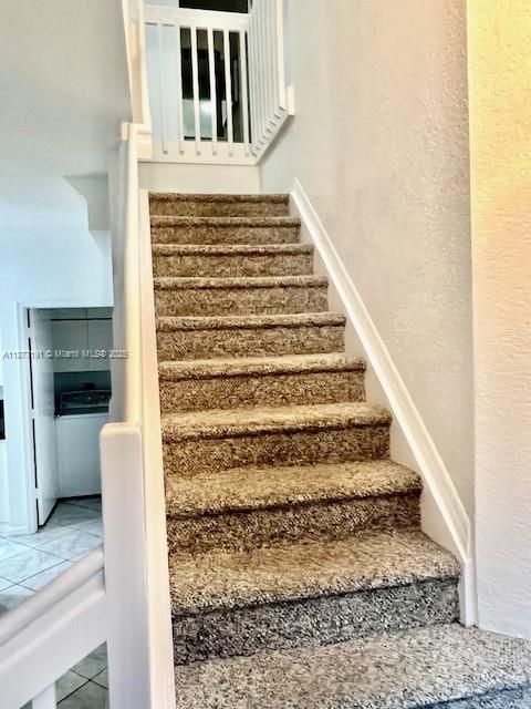 合同活跃: $3,495 (4 贝兹, 2 浴室, 2072 平方英尺)