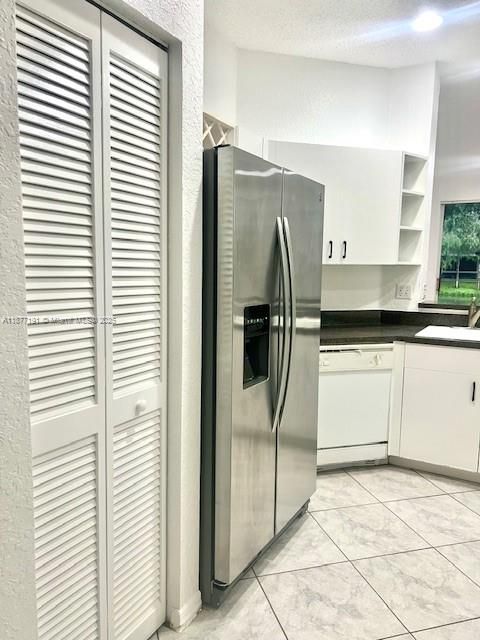 合同活跃: $3,495 (4 贝兹, 2 浴室, 2072 平方英尺)