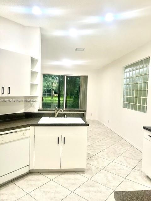 合同活跃: $3,495 (4 贝兹, 2 浴室, 2072 平方英尺)