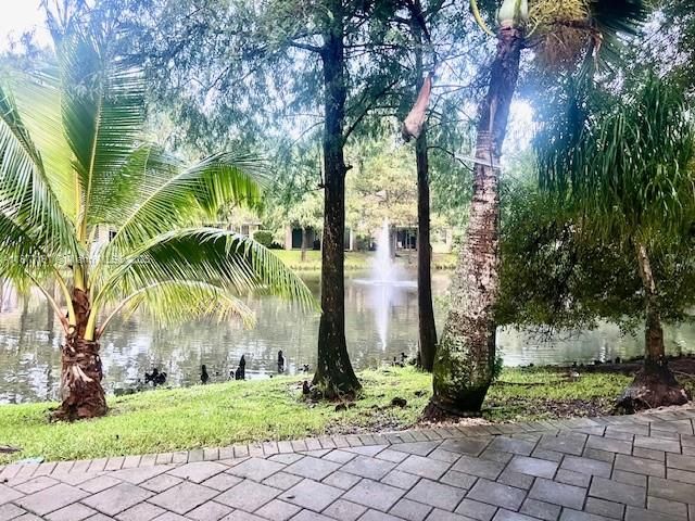 合同活跃: $3,495 (4 贝兹, 2 浴室, 2072 平方英尺)