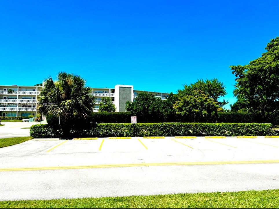 Activo con contrato: $108,000 (1 camas, 1 baños, 700 Pies cuadrados)