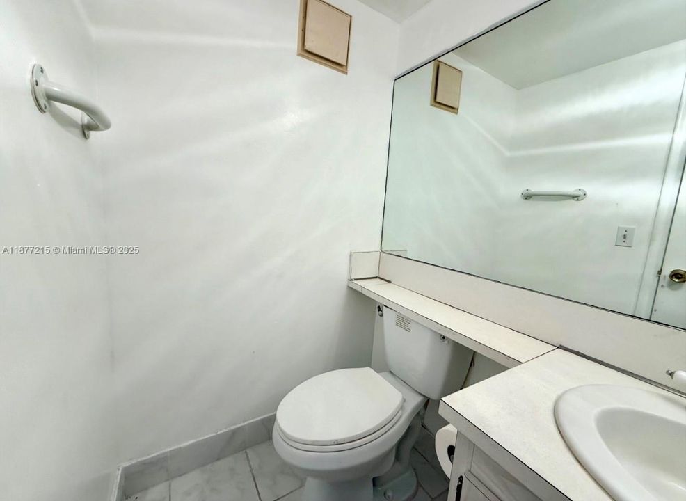 Activo con contrato: $108,000 (1 camas, 1 baños, 700 Pies cuadrados)