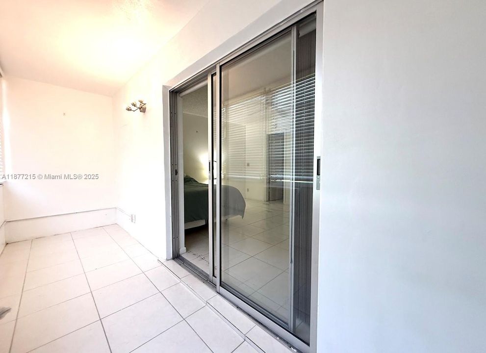 Activo con contrato: $108,000 (1 camas, 1 baños, 700 Pies cuadrados)