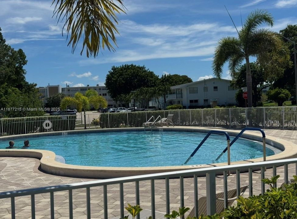 Activo con contrato: $108,000 (1 camas, 1 baños, 700 Pies cuadrados)