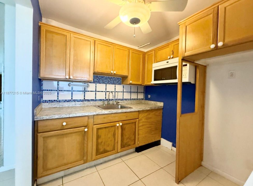 Activo con contrato: $108,000 (1 camas, 1 baños, 700 Pies cuadrados)