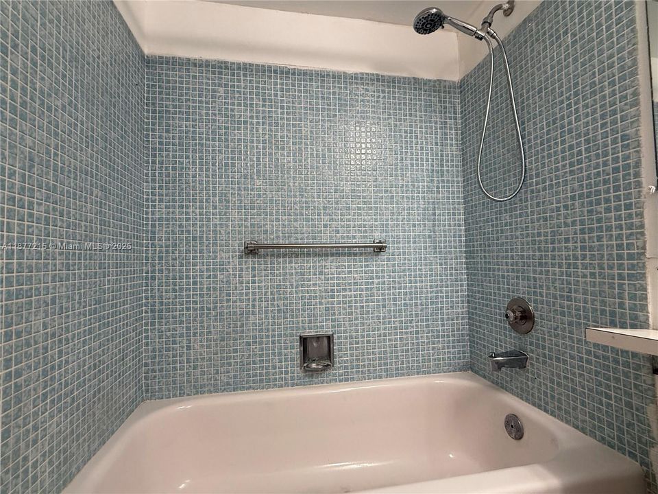 Activo con contrato: $108,000 (1 camas, 1 baños, 700 Pies cuadrados)