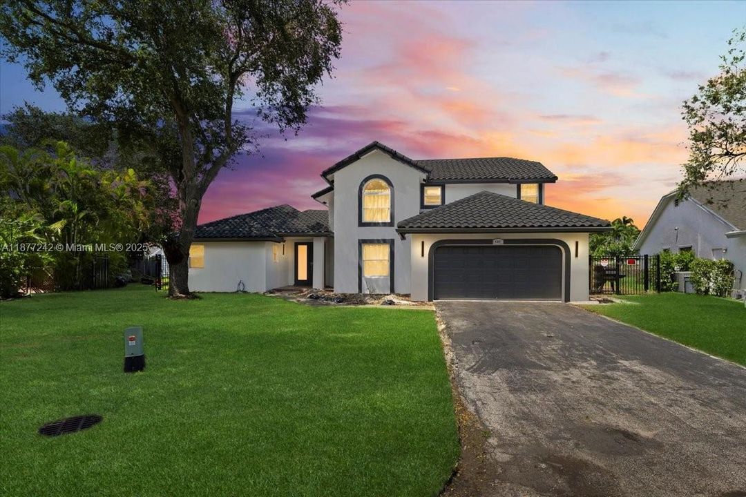 Под контрактом: $790,000 (4 спален, 3 ванн, 2681 Квадратных фут)