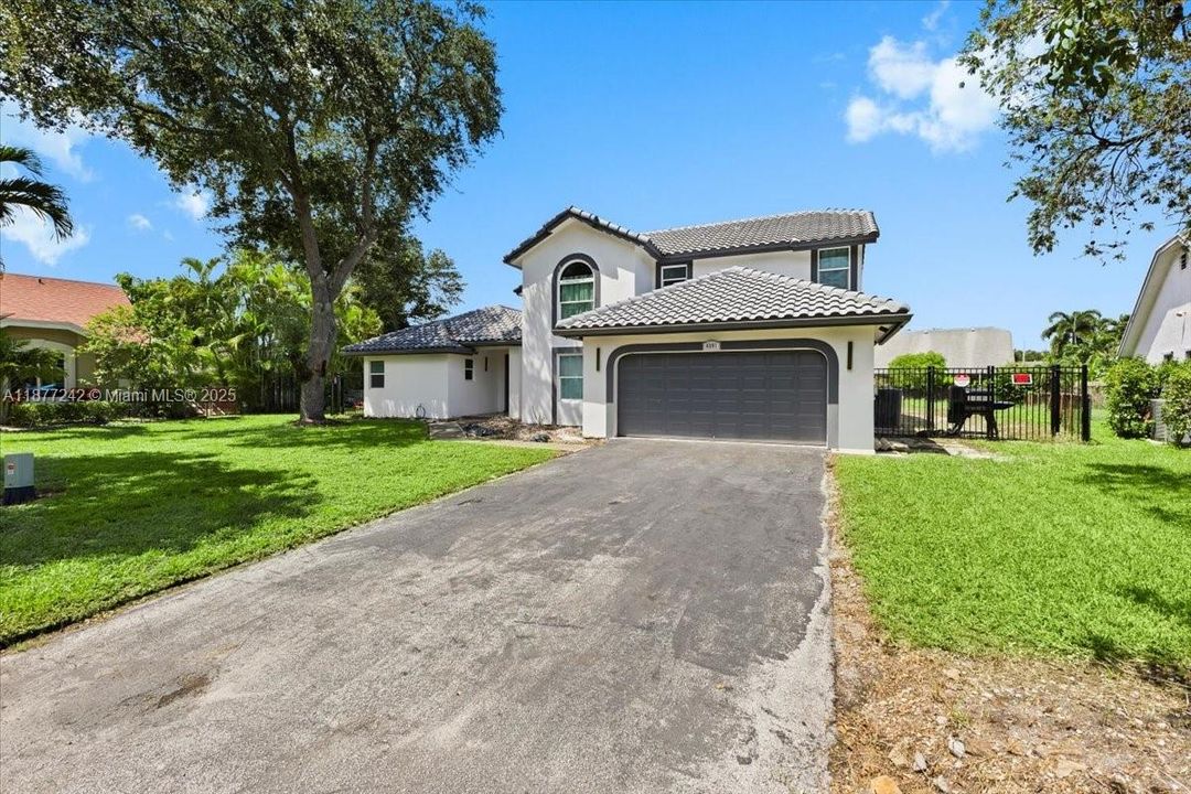 Под контрактом: $790,000 (4 спален, 3 ванн, 2681 Квадратных фут)