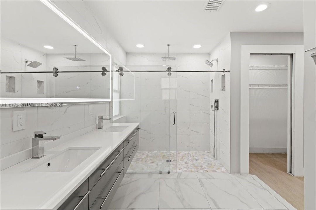 Под контрактом: $790,000 (4 спален, 3 ванн, 2681 Квадратных фут)