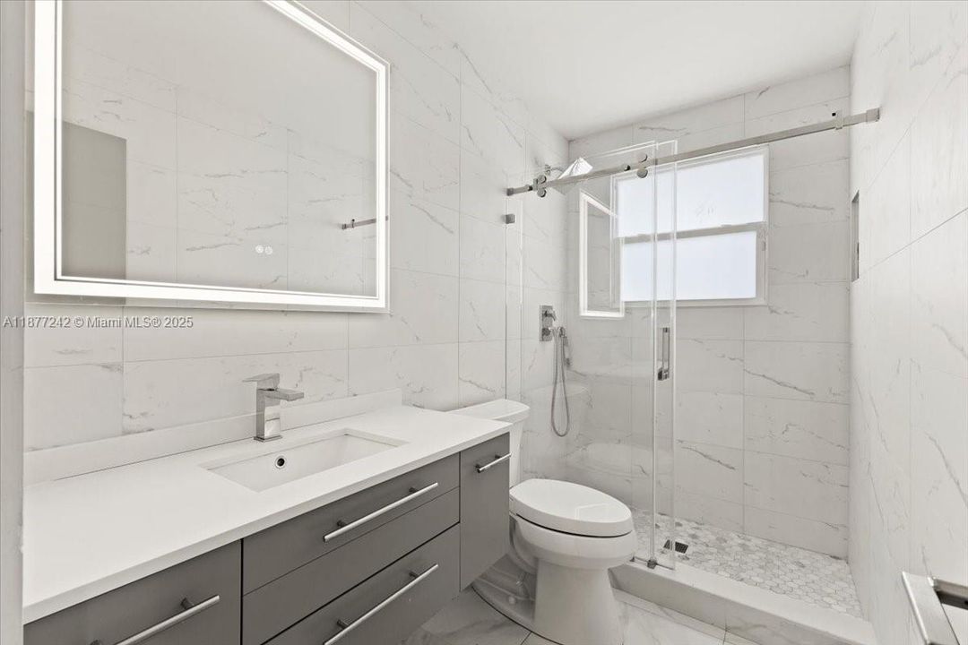 Под контрактом: $790,000 (4 спален, 3 ванн, 2681 Квадратных фут)