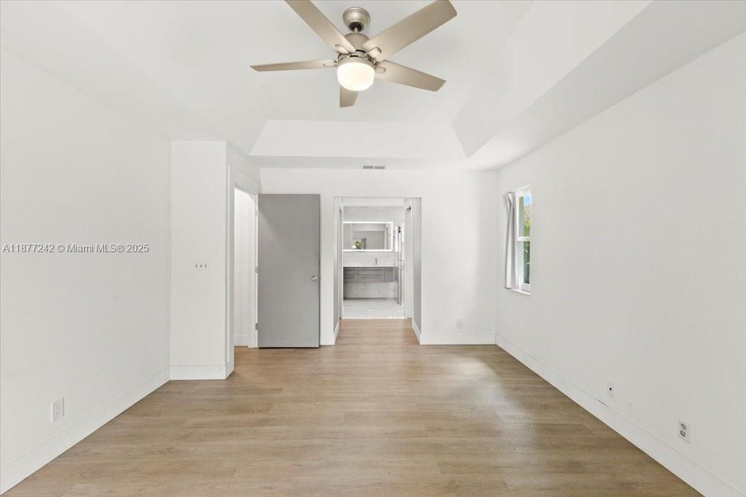 Под контрактом: $790,000 (4 спален, 3 ванн, 2681 Квадратных фут)