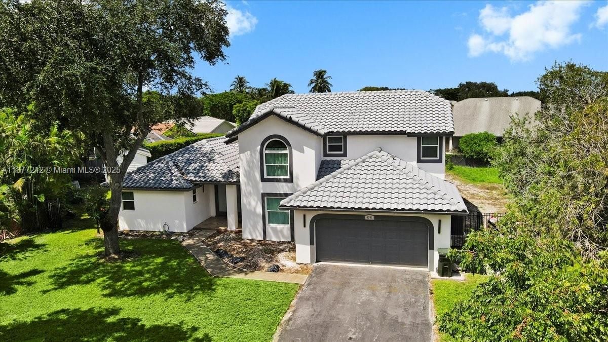 Под контрактом: $790,000 (4 спален, 3 ванн, 2681 Квадратных фут)