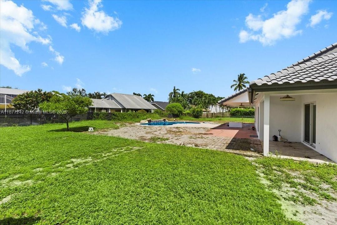 Под контрактом: $790,000 (4 спален, 3 ванн, 2681 Квадратных фут)