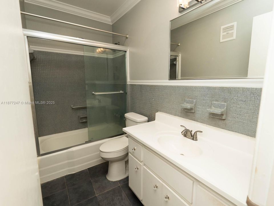 Под контрактом: $1,500 (2 спален, 1 ванн, 890 Квадратных фут)