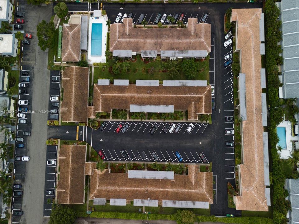 Под контрактом: $1,500 (2 спален, 1 ванн, 890 Квадратных фут)