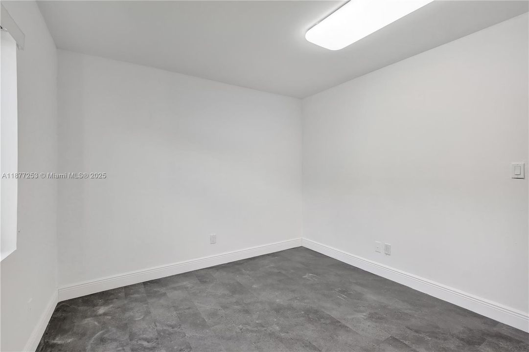 出租: $2,100 (1 贝兹, 1 浴室, 0 平方英尺)