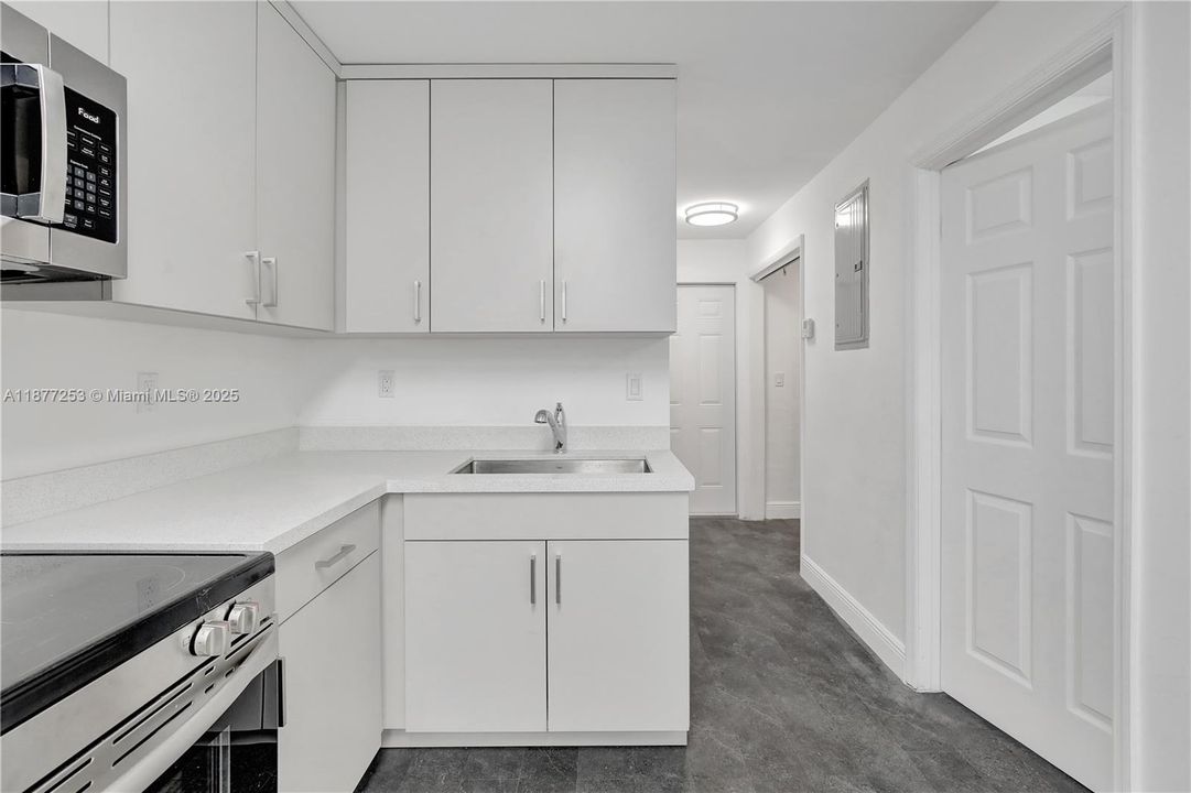 出租: $2,100 (1 贝兹, 1 浴室, 0 平方英尺)