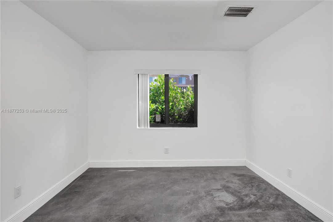 出租: $2,100 (1 贝兹, 1 浴室, 0 平方英尺)