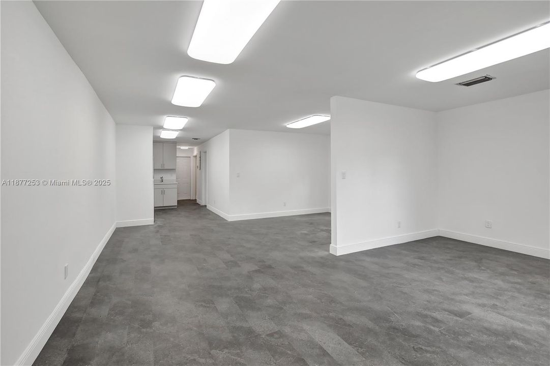 出租: $2,100 (1 贝兹, 1 浴室, 0 平方英尺)