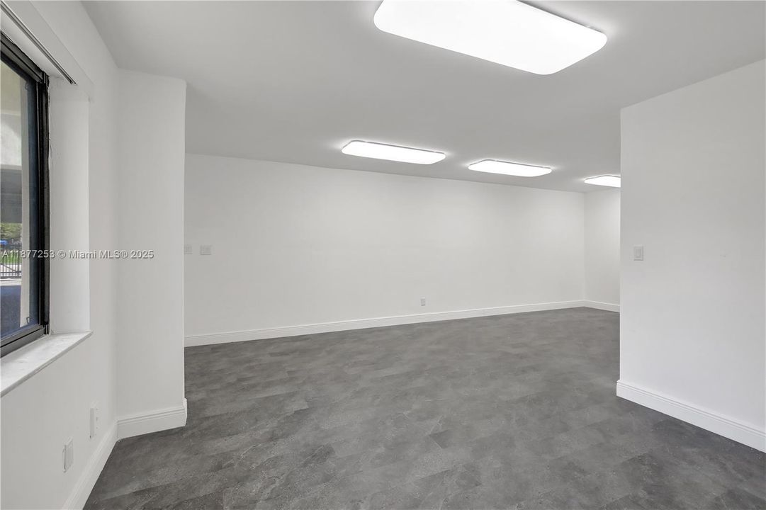 出租: $2,100 (1 贝兹, 1 浴室, 0 平方英尺)