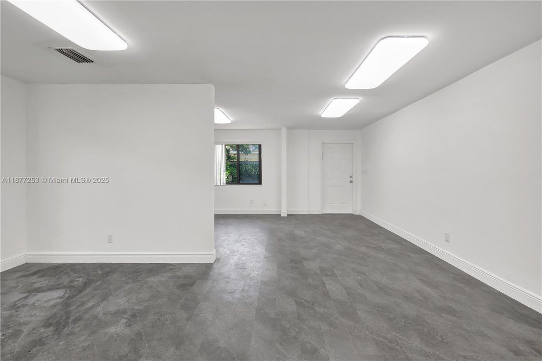 出租: $2,100 (1 贝兹, 1 浴室, 0 平方英尺)