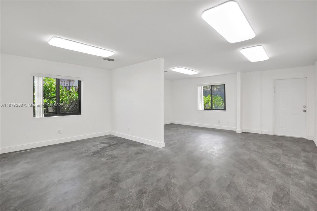 出租: $2,100 (1 贝兹, 1 浴室, 0 平方英尺)