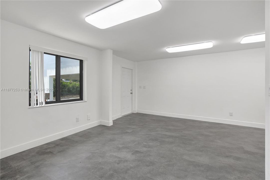 出租: $2,100 (1 贝兹, 1 浴室, 0 平方英尺)