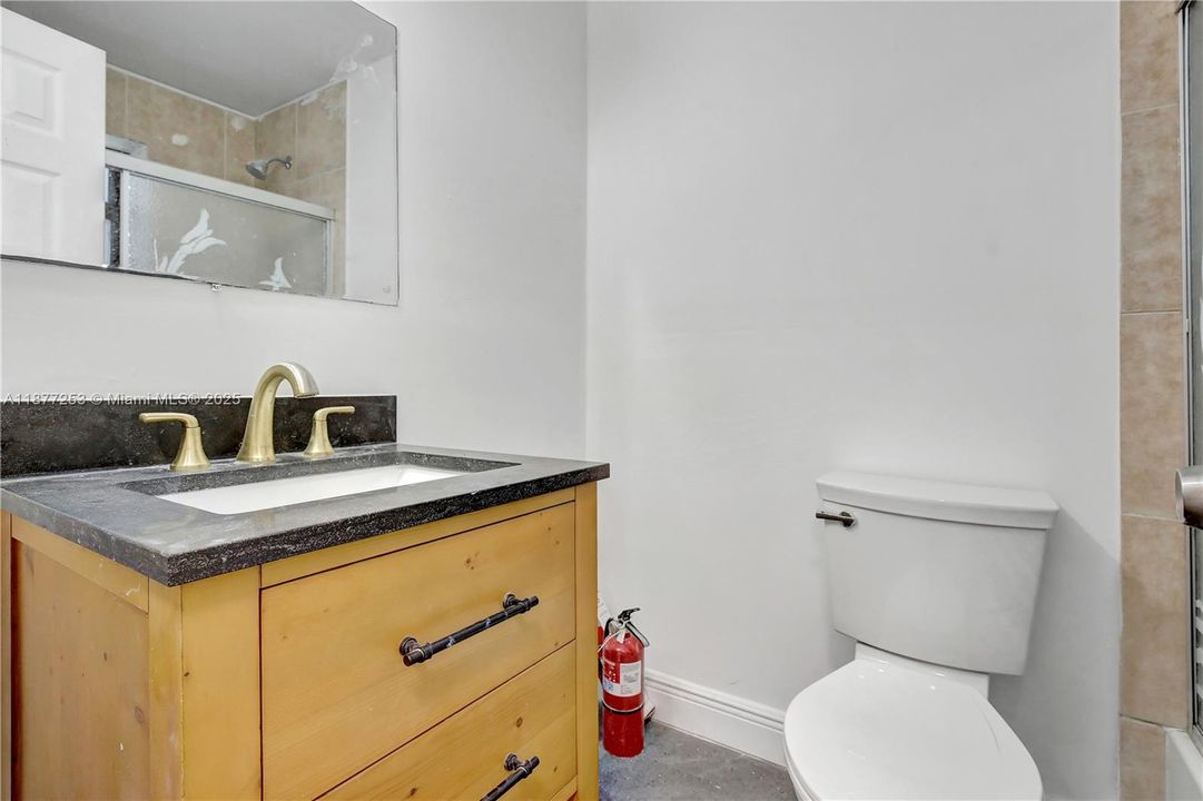 出租: $2,100 (1 贝兹, 1 浴室, 0 平方英尺)