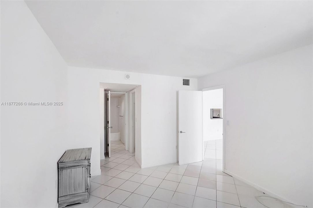 For Sale: $399,000 (1 beds, 1 baths, 656 Square Feet)