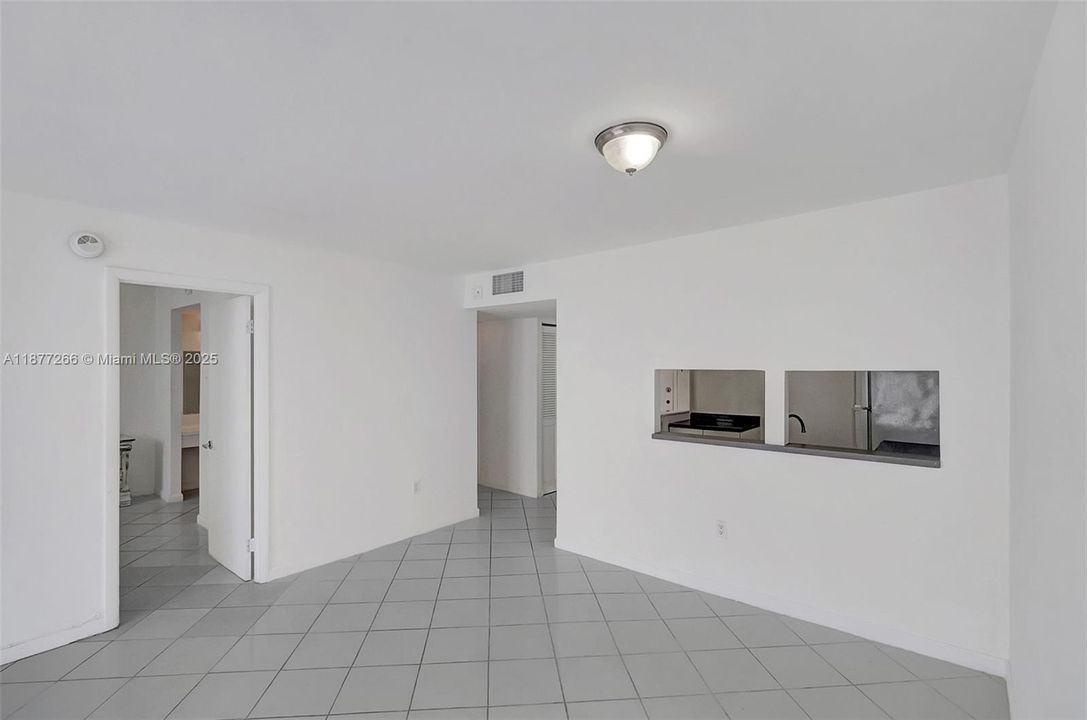 For Sale: $399,000 (1 beds, 1 baths, 656 Square Feet)