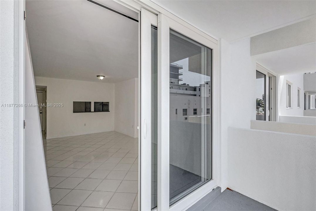 For Sale: $399,000 (1 beds, 1 baths, 656 Square Feet)