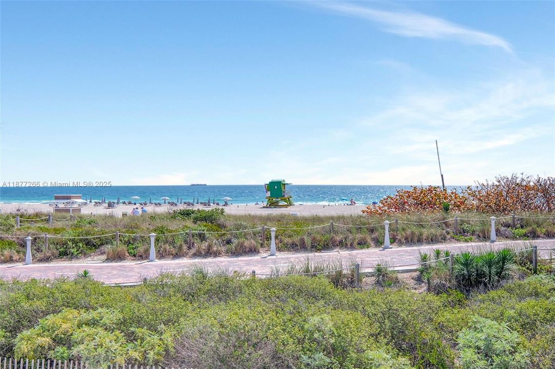 For Sale: $399,000 (1 beds, 1 baths, 656 Square Feet)