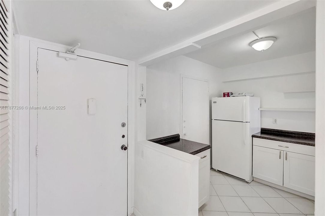 For Sale: $399,000 (1 beds, 1 baths, 656 Square Feet)
