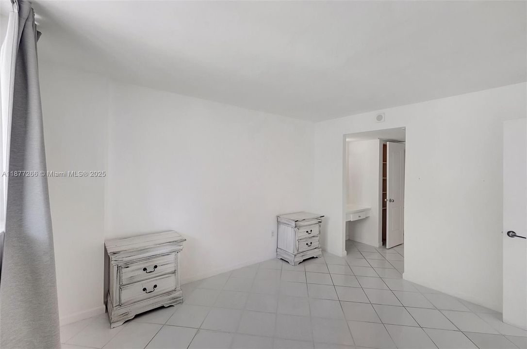 For Sale: $399,000 (1 beds, 1 baths, 656 Square Feet)