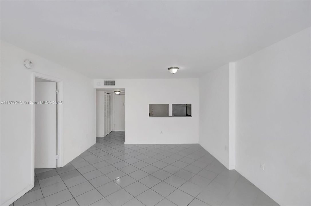 For Sale: $399,000 (1 beds, 1 baths, 656 Square Feet)