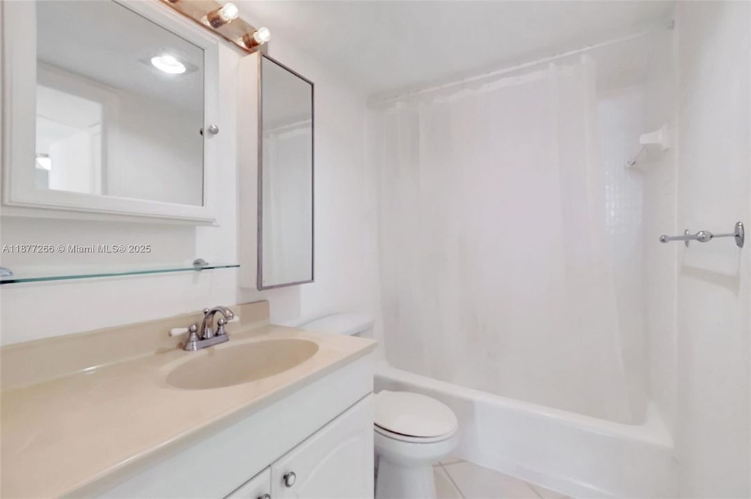 For Sale: $399,000 (1 beds, 1 baths, 656 Square Feet)