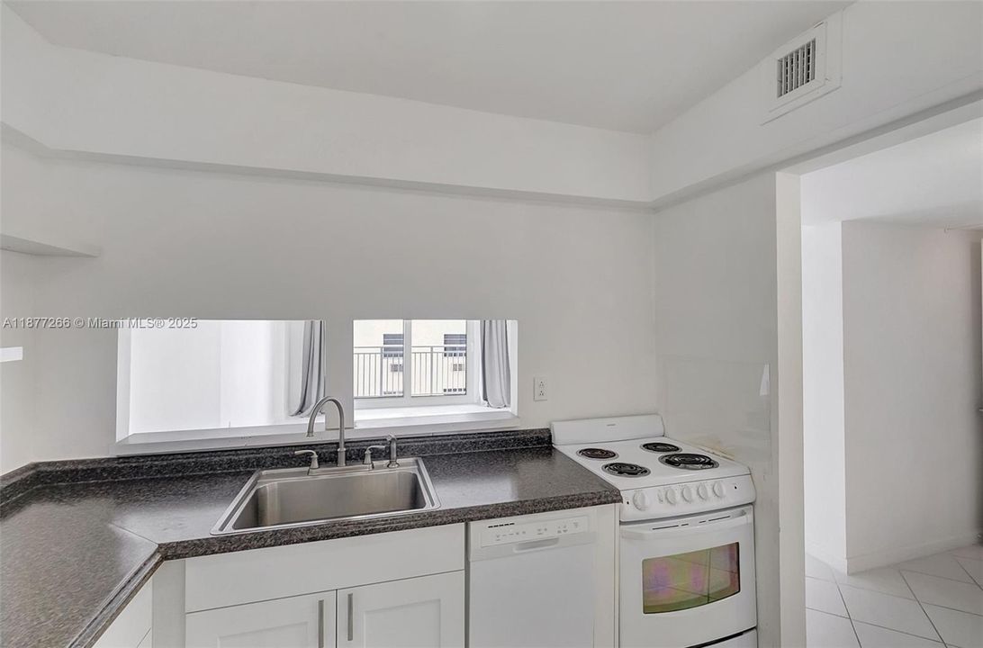 For Sale: $399,000 (1 beds, 1 baths, 656 Square Feet)