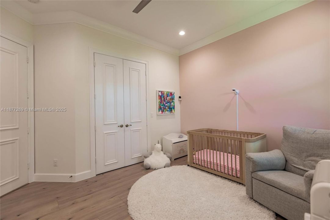 For Sale: $2,295,000 (5 beds, 4 baths, 3910 Square Feet)