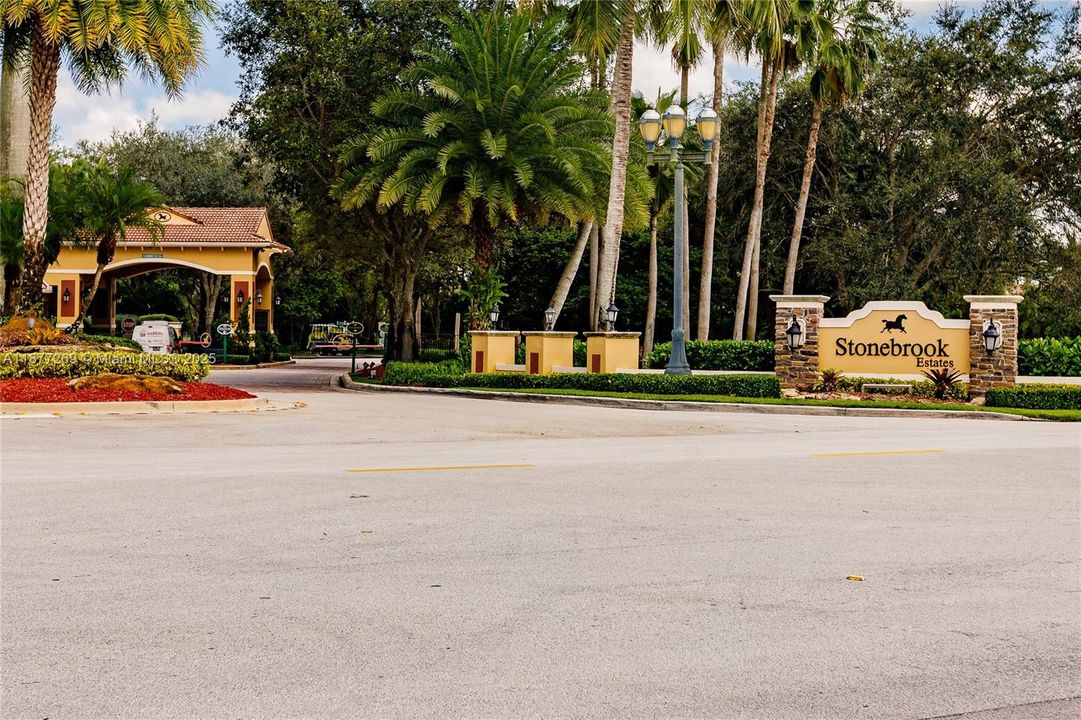 For Sale: $2,295,000 (5 beds, 4 baths, 3910 Square Feet)