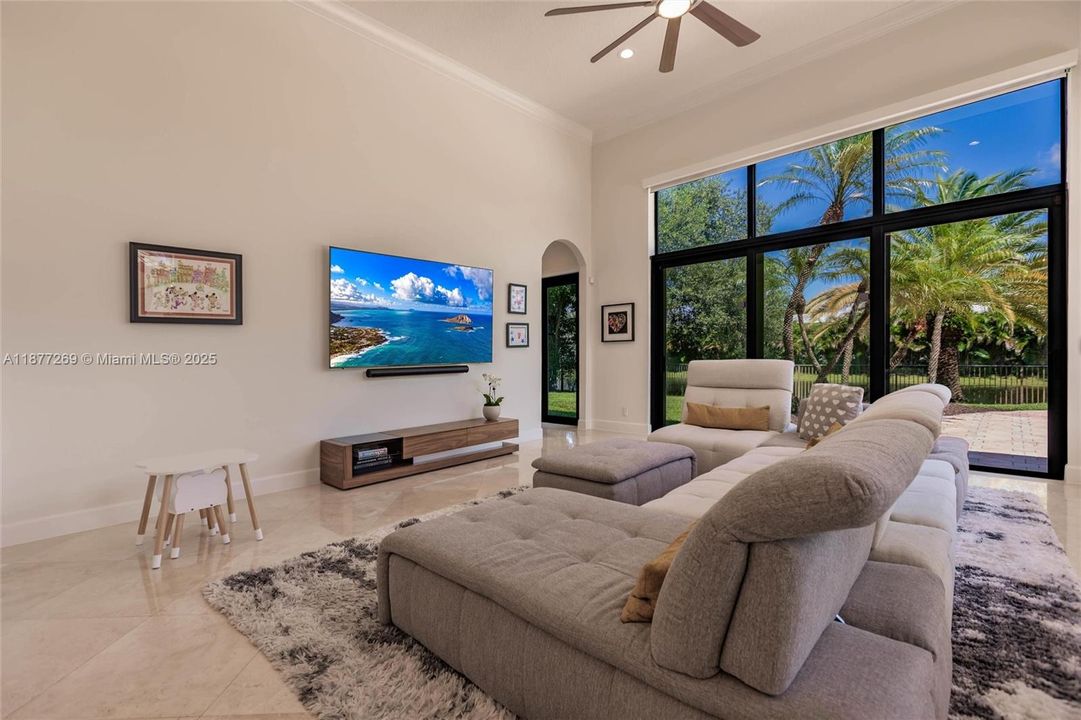 For Sale: $2,295,000 (5 beds, 4 baths, 3910 Square Feet)