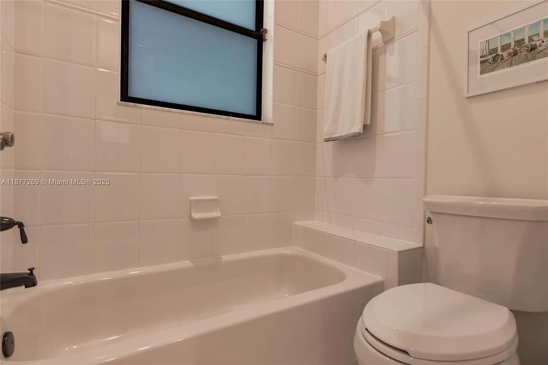 For Sale: $2,295,000 (5 beds, 4 baths, 3910 Square Feet)