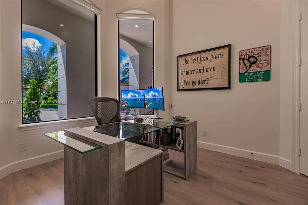 For Sale: $2,295,000 (5 beds, 4 baths, 3910 Square Feet)