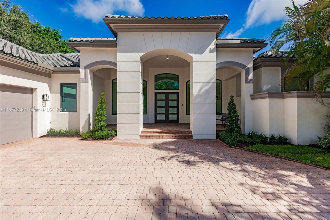 For Sale: $2,295,000 (5 beds, 4 baths, 3910 Square Feet)