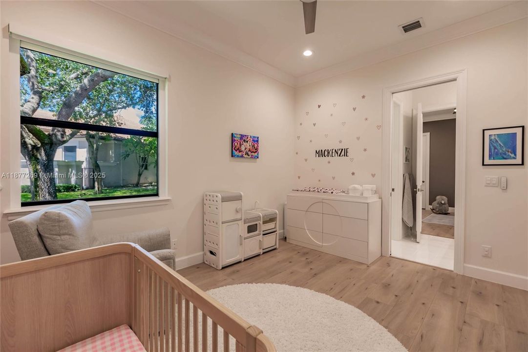 For Sale: $2,295,000 (5 beds, 4 baths, 3910 Square Feet)