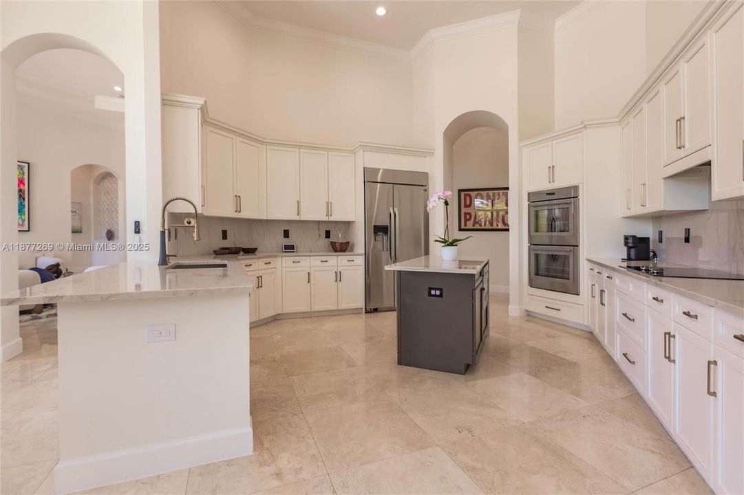 For Sale: $2,295,000 (5 beds, 4 baths, 3910 Square Feet)