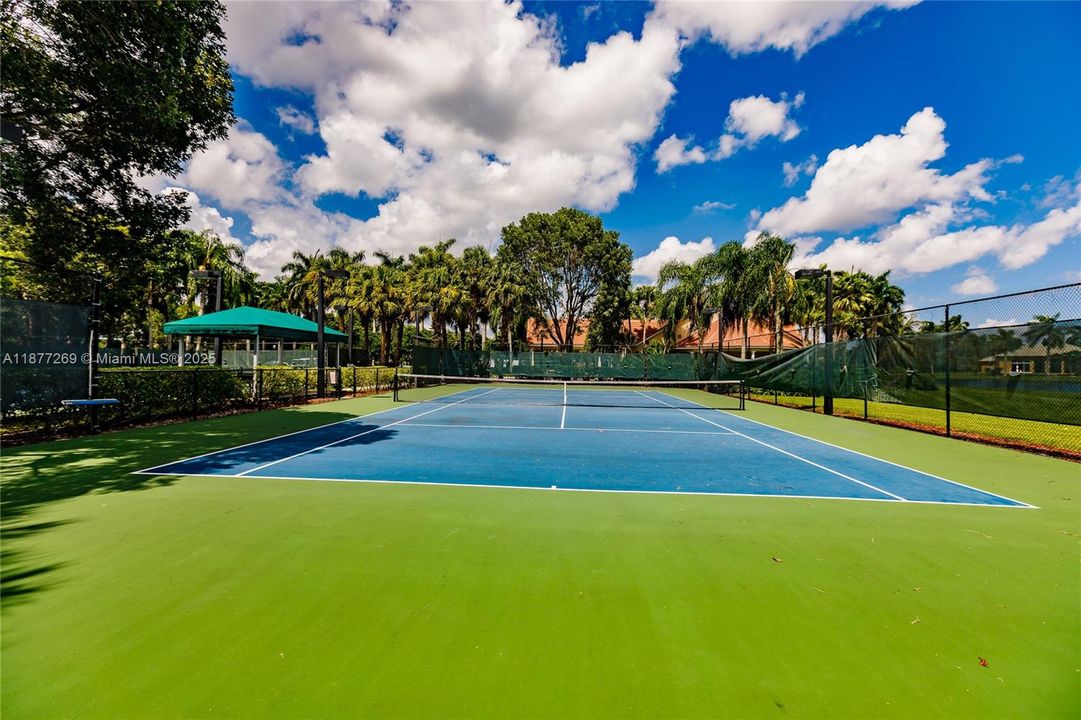 For Sale: $2,295,000 (5 beds, 4 baths, 3910 Square Feet)