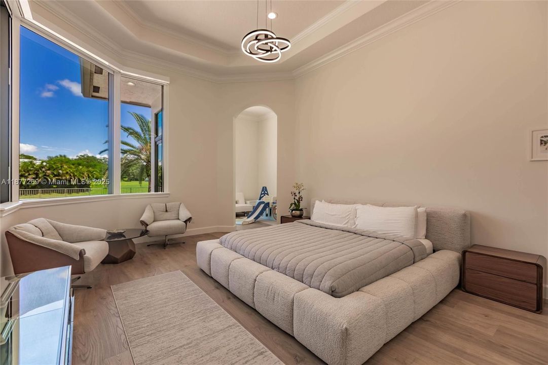 For Sale: $2,295,000 (5 beds, 4 baths, 3910 Square Feet)