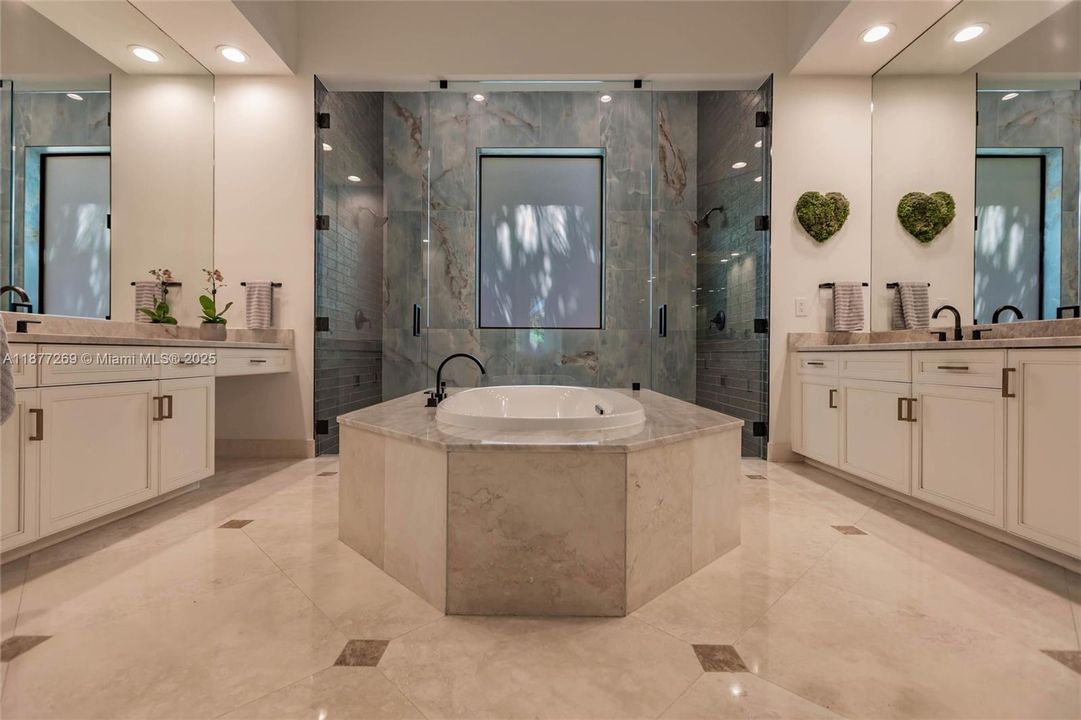 For Sale: $2,295,000 (5 beds, 4 baths, 3910 Square Feet)