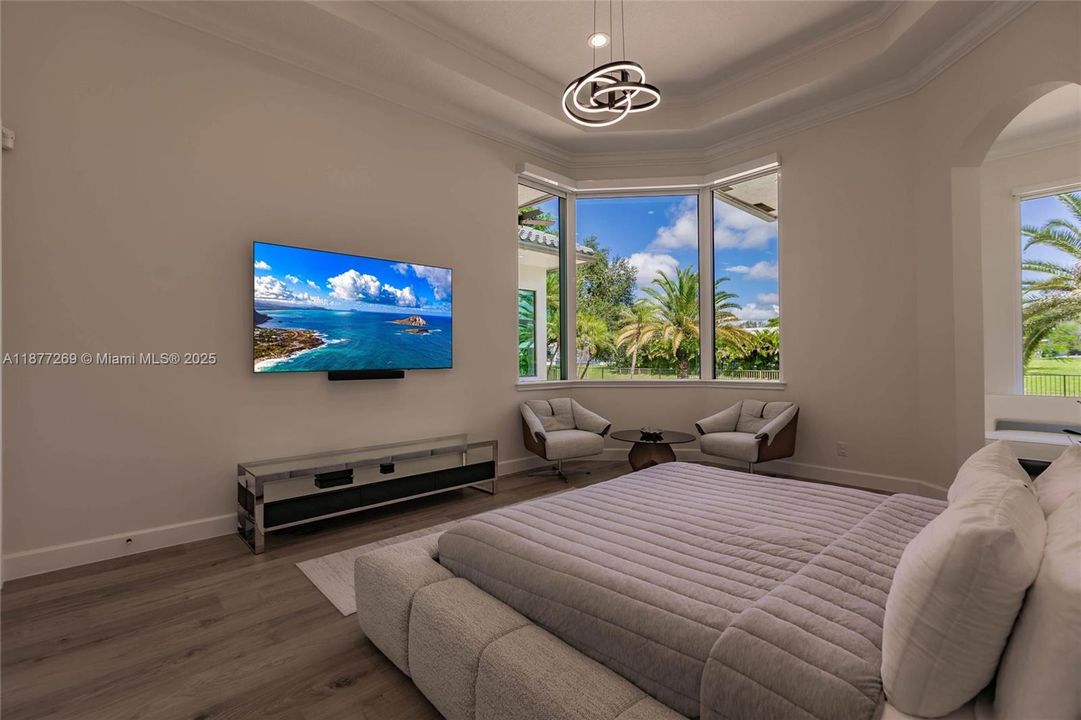 For Sale: $2,295,000 (5 beds, 4 baths, 3910 Square Feet)